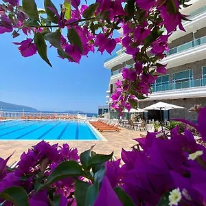 Toto & 4*, Vlorë Albanien