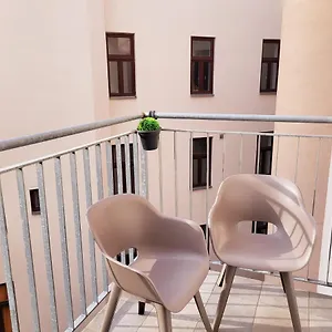 https://real-living-apartments-1120.vienna-besthotels.com